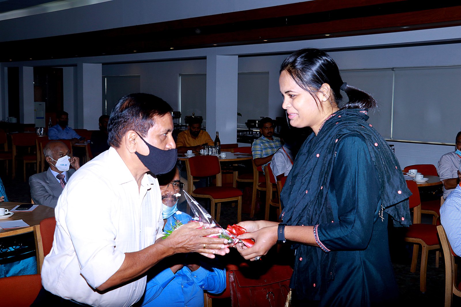 Receiving Guest of Honour Shri. A.P. RAMACHANDRAN (Rtd. Chief Manager SBI).